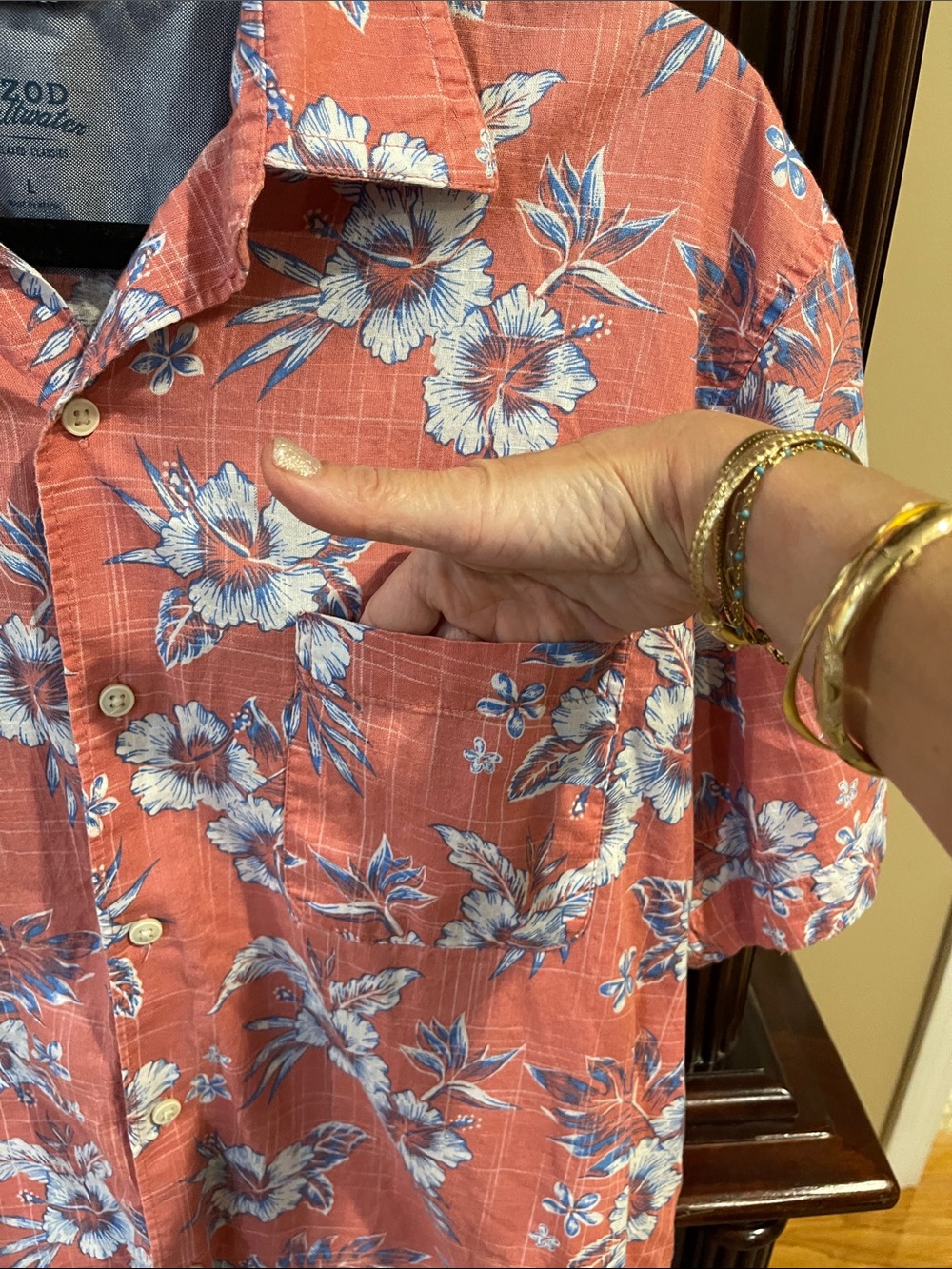 Izod Coral Floral Short-Sleeve Button-Down Shirt - Picture 4 of 4